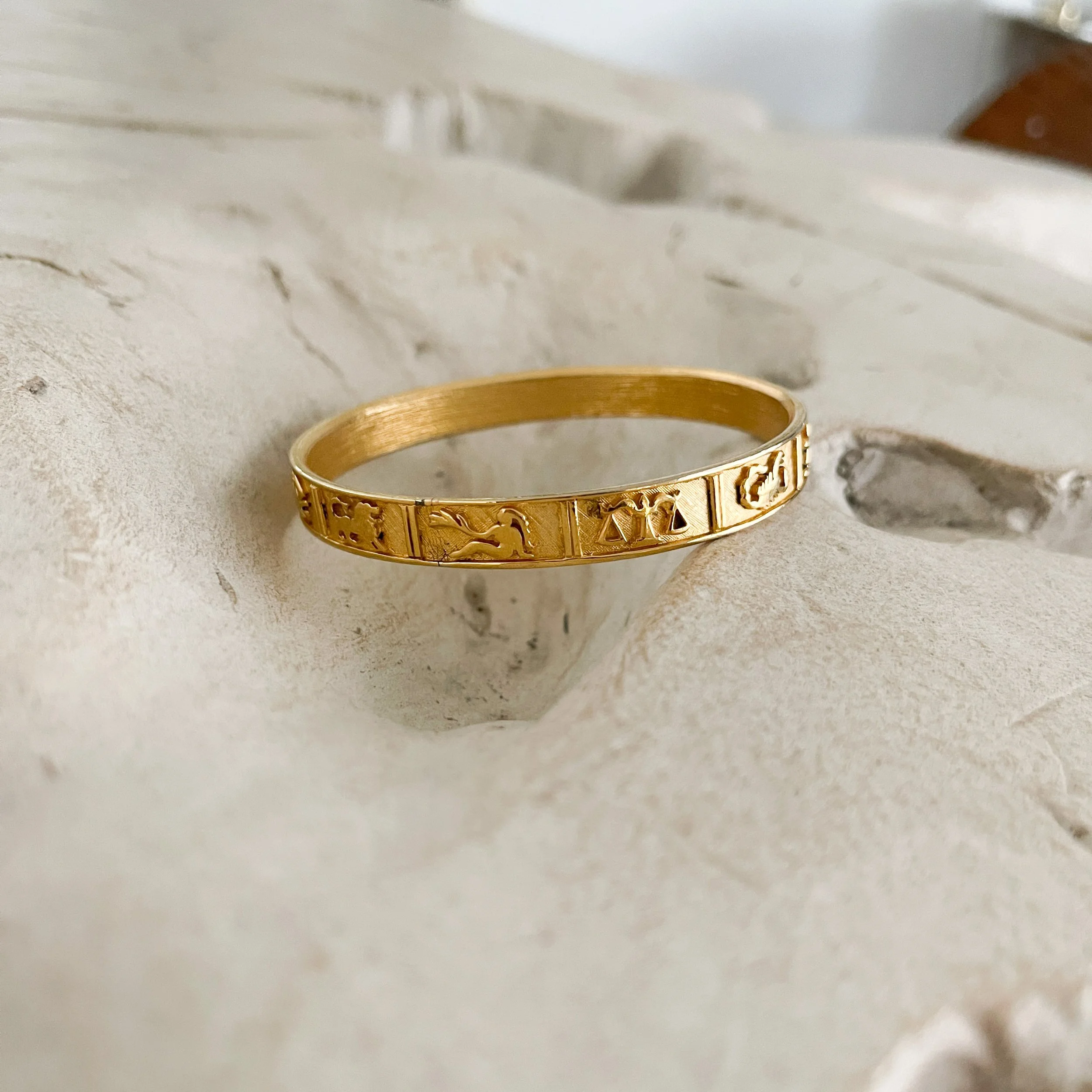 アクセサリー CHANEL 80s vintage CHANEL 80s Vintage Gold Sunburst Logo Medallion Choker